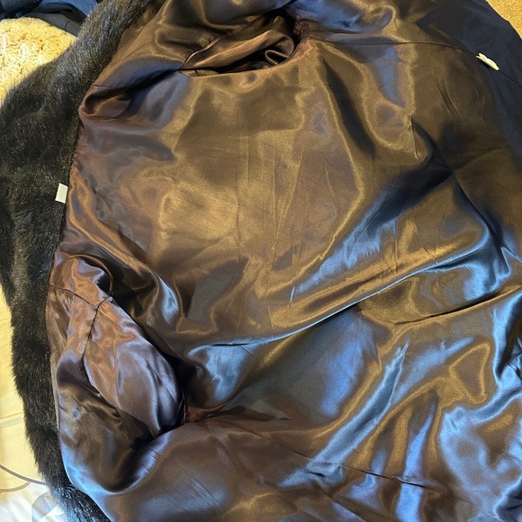 Made in USA Black Faux Fur Coat Deep Brown Highlights Size L Gorgeous Detail - Picture 8 of 10